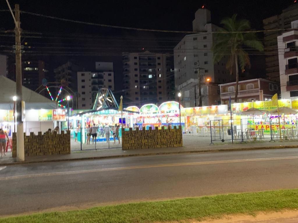 Apartamento Frente Ao Mar Com Varanda E Piscina Praia Grande  Buitenkant foto